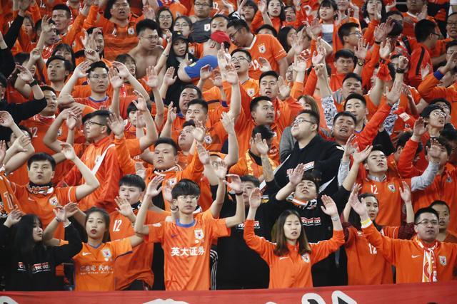  尼斯主场不敌弱旅，球迷倒戈抗议管理层  